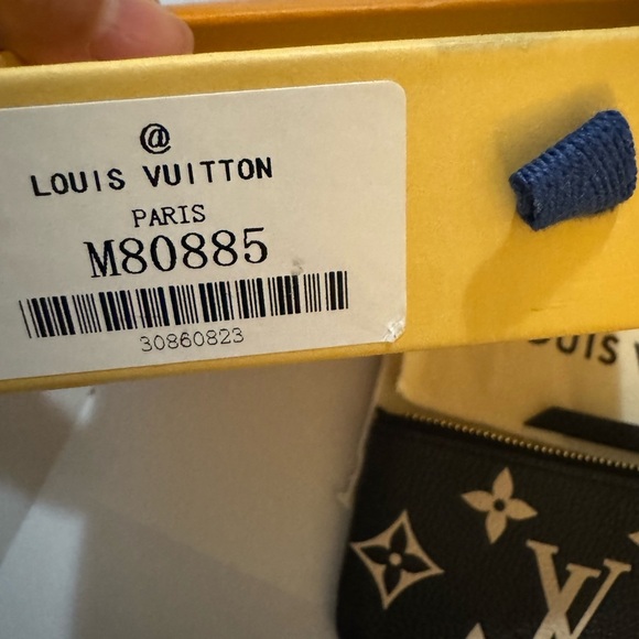 💯💯% AUTHENTIC Louis Vuitton Black and Beige Monogram Key Pouch - Picture 4 of 5